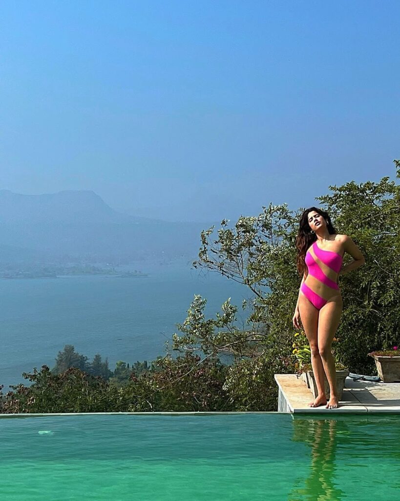 Janhvi Kapoor Bikini