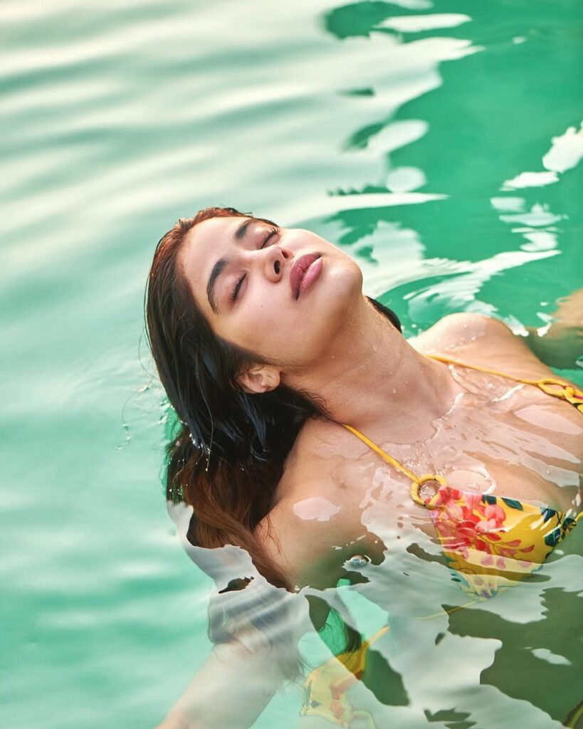 Janhvi Kapoor Bikini